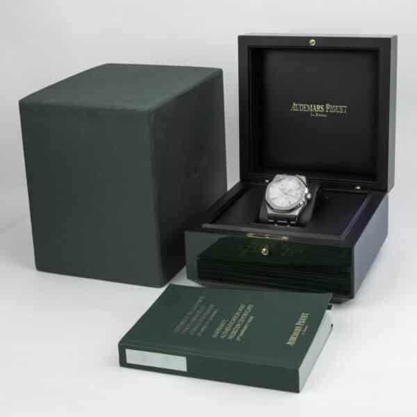 Pre-Owned Men’s Pre-Owned Luxury Watches  15400ST.OO.1220ST.02 Watch