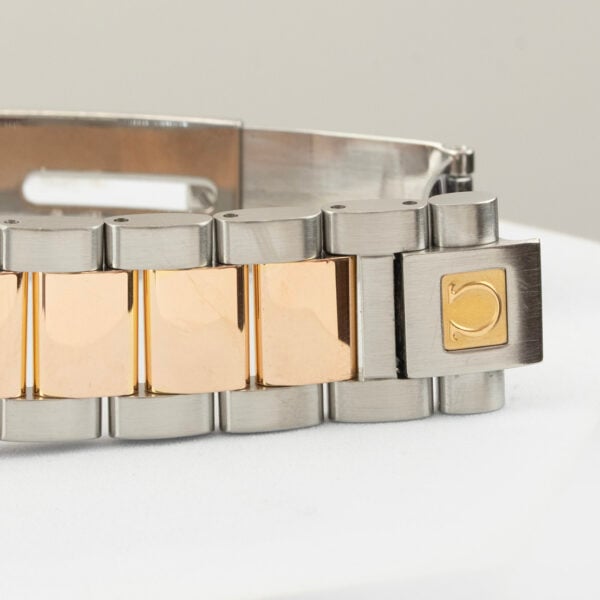 Pre-Owned   2304.30.00 Watch